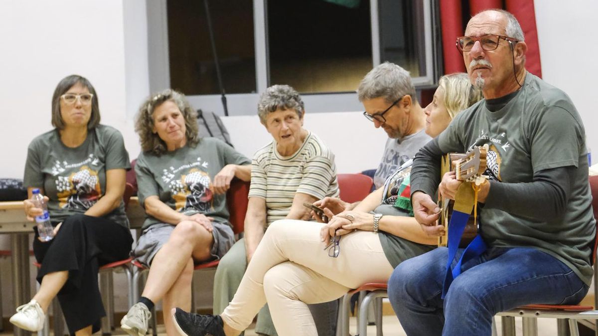 Los activistas de 'Marea Palestina' en el aula que les ha cedido la Universidad de Valladolid.