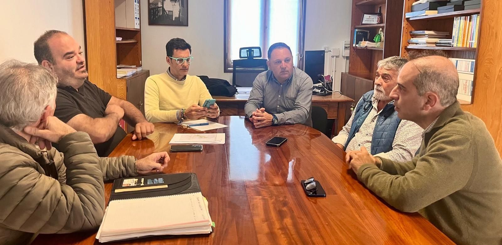 Tazacorte se reúne con la Asociación Palmera de Agricultores para coordinar la reconstrucción agrícola.