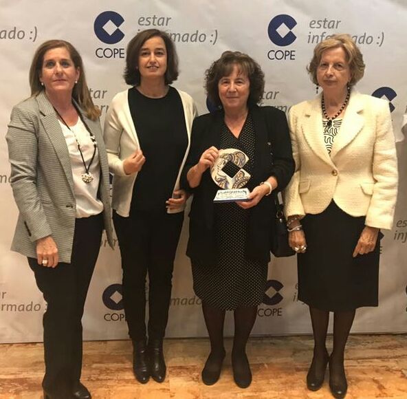 Ana Pérez Álvarez recoge un Premio de Cope como presidenta de RedMadre