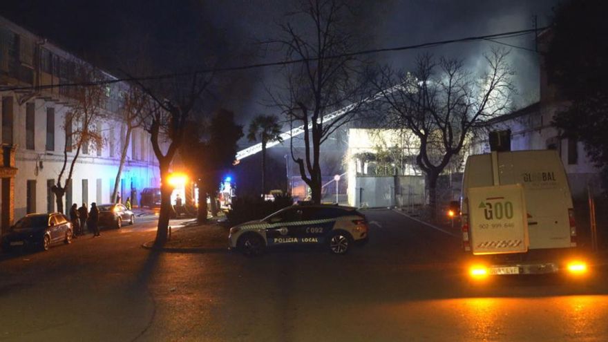 Extinguido el incendio de un edificio abandonado en el antiguo cuartel militar de Guadalajara