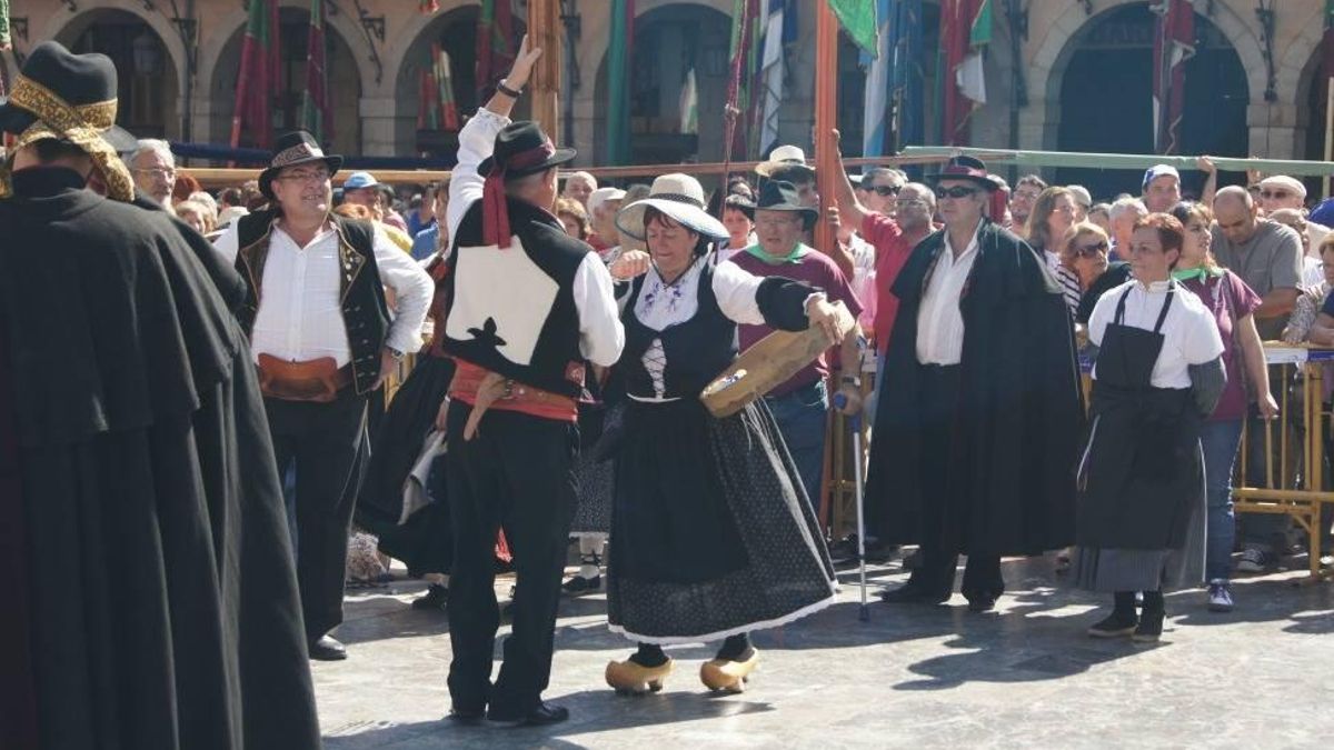 El ILC lanza una guía digital para aprender a vestir el traje tradicional leonés antes de San Froilán