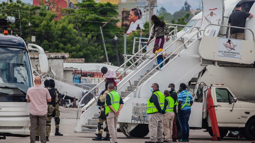 Dimite el enviado especial de Biden para Haití por la "inhumana" deportación de migrantes haitianos