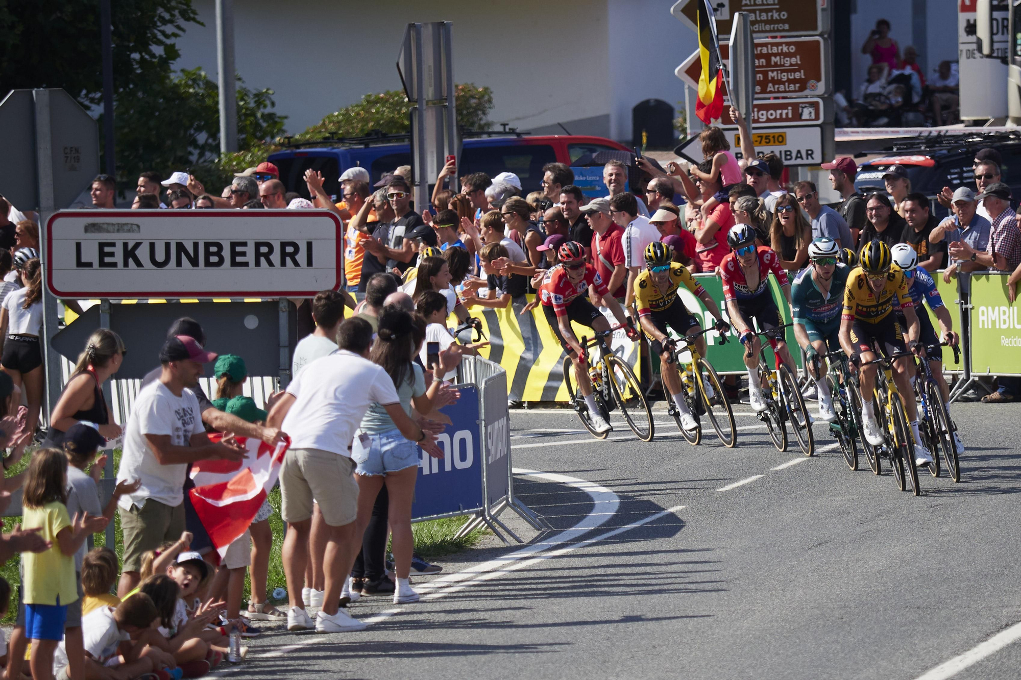 Entrada del pelotón en Lekunberri.