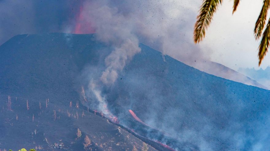 El volcán de La Palma suma dos nuevas coladas de lava que descienden a cerca de 80 metros por hora