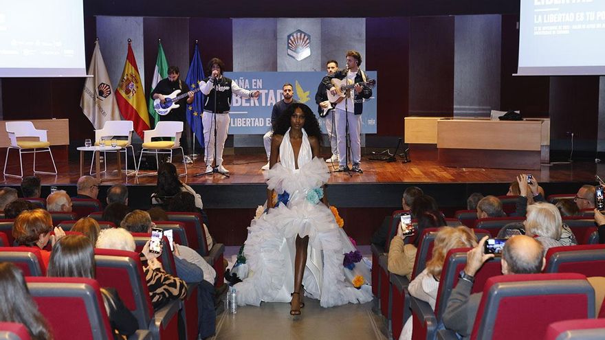 Córdoba conmemora los 50 años en libertad en España, en imágenes