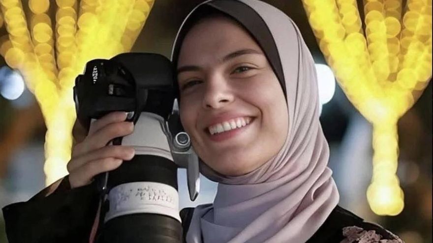 Fátima Hassouna, la fotoperiodista palestina asesinada por Israel que se vengó de la muerte a través de la luz