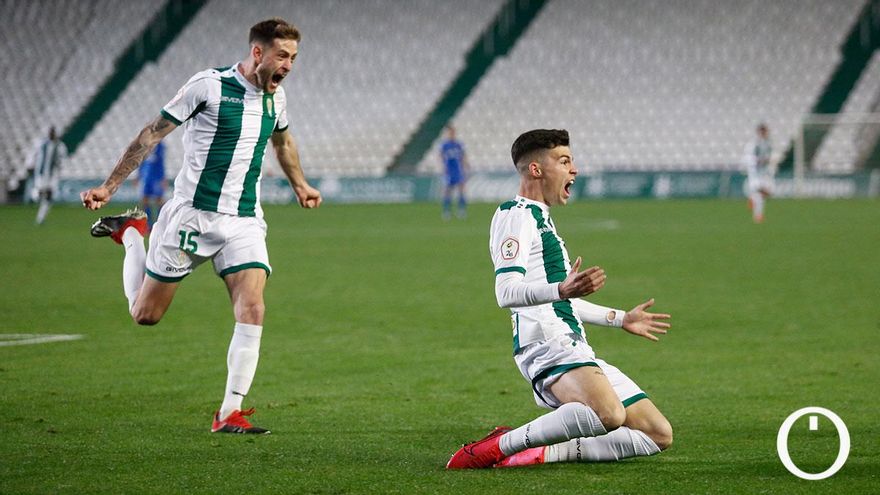 Los jugadores del Córdoba celebran el 2-1
