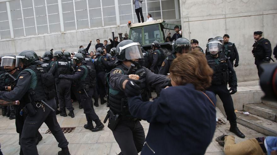 Actuación de la Guardia Civil en Sant Julià de Ramis, el 1 de octubre de 2017.
