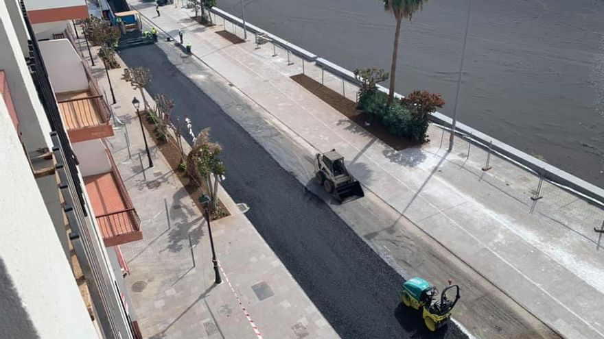 Asfaltado del tramo de la nueva Avenida Marítima de Santa Cruz de La Palma.