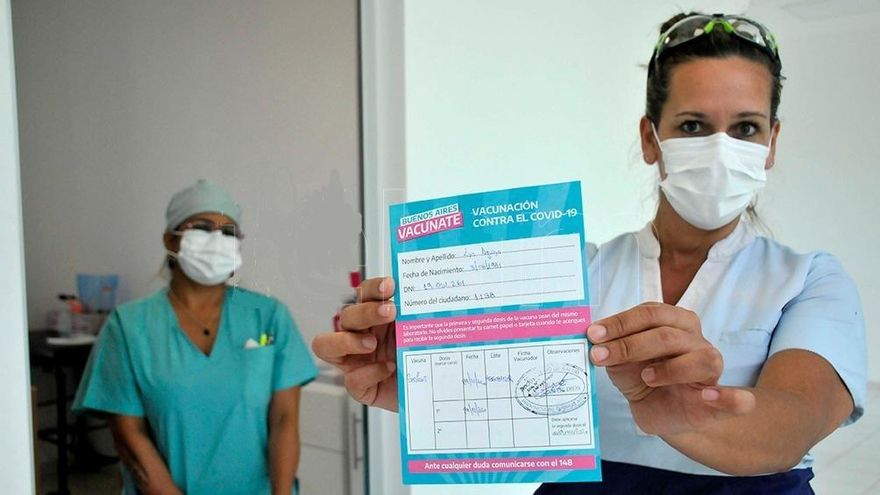 Vizzotti mandó a comprar 20 millones de carnets para certificar la vacunación, por 30 millones de pesos