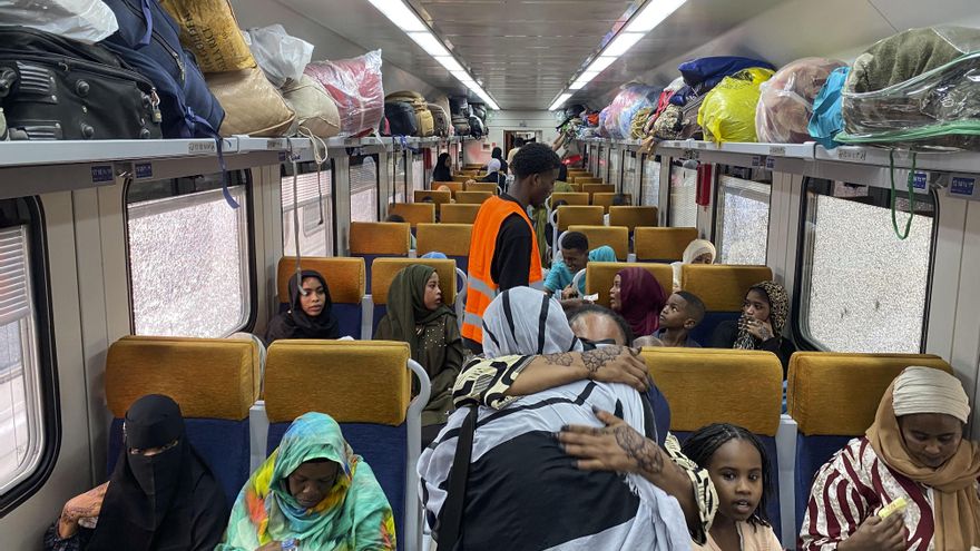 El regreso a casa: refugiados sudaneses parten desde El Cairo hacia Sudán, aún en guerra