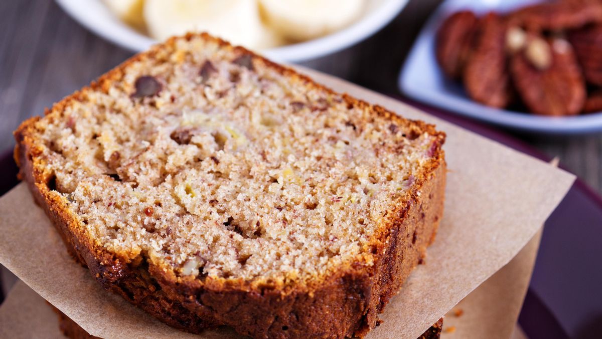 Bizcocho proteico de yogur, avena y plátano: una receta sencilla y saludable sin horno que se hace en apenas 10 minutos