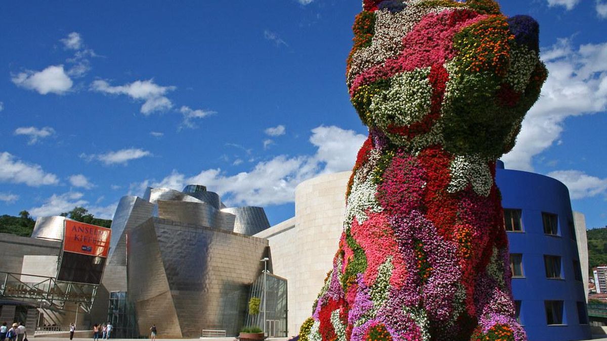 El perro de Bilbao que rivaliza con la famosa estatua de Hachiko en Japón