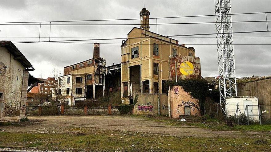 El cierre de la fábrica de La Bañeza da muerte tras un siglo al sector industrial azucarero en León