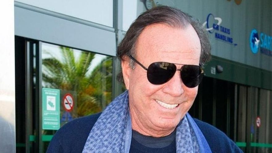La demanda de Julio Iglesias contra Yolanda Díaz relata hechos falsos para acusar a la vicepresidenta