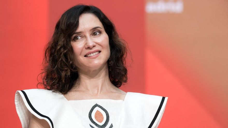 La presidenta de la Comunidad de Madrid, Isabel Díaz Ayuso, en la entrega de la Medalla de Oro