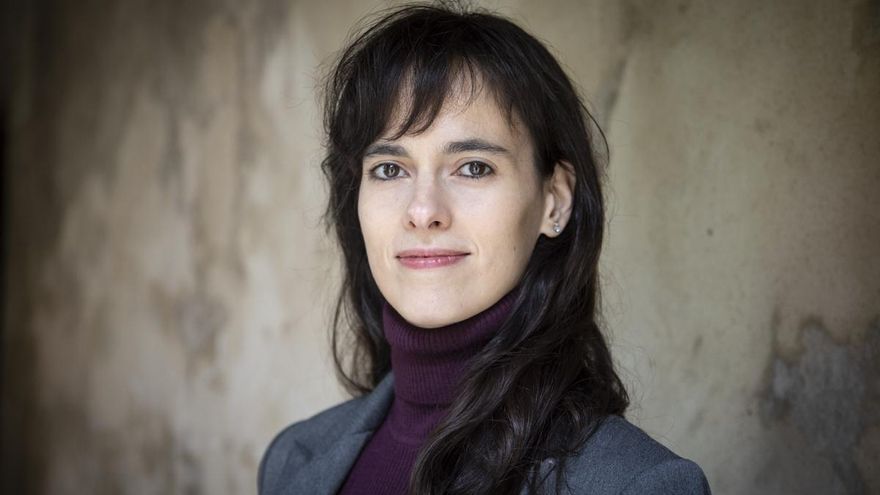 Carissa Véliz, filósofa: "La privacidad nos protege de potenciales abusos de poder"