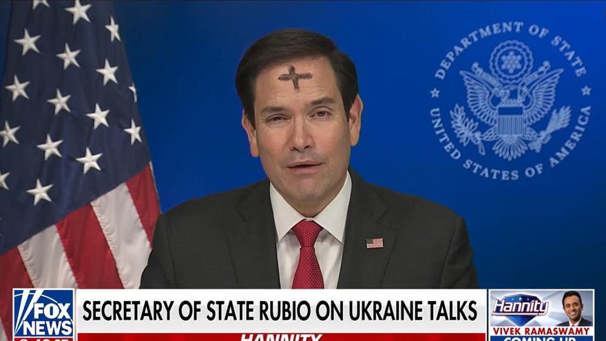 Marco Rubio acude a una entrevista en Fox con la cruz del Miércoles de Ceniza en la frente para hablar de Ucrania y Hamás