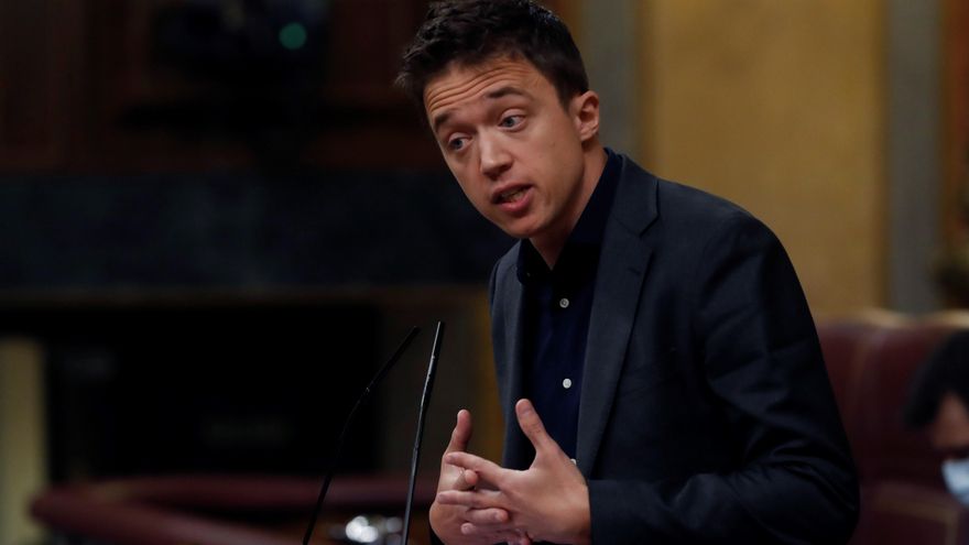 El portavoz de Más País, Íñigo Errejón, durante su intervención en el pleno del Congreso. EFE/ J.J. Guillén