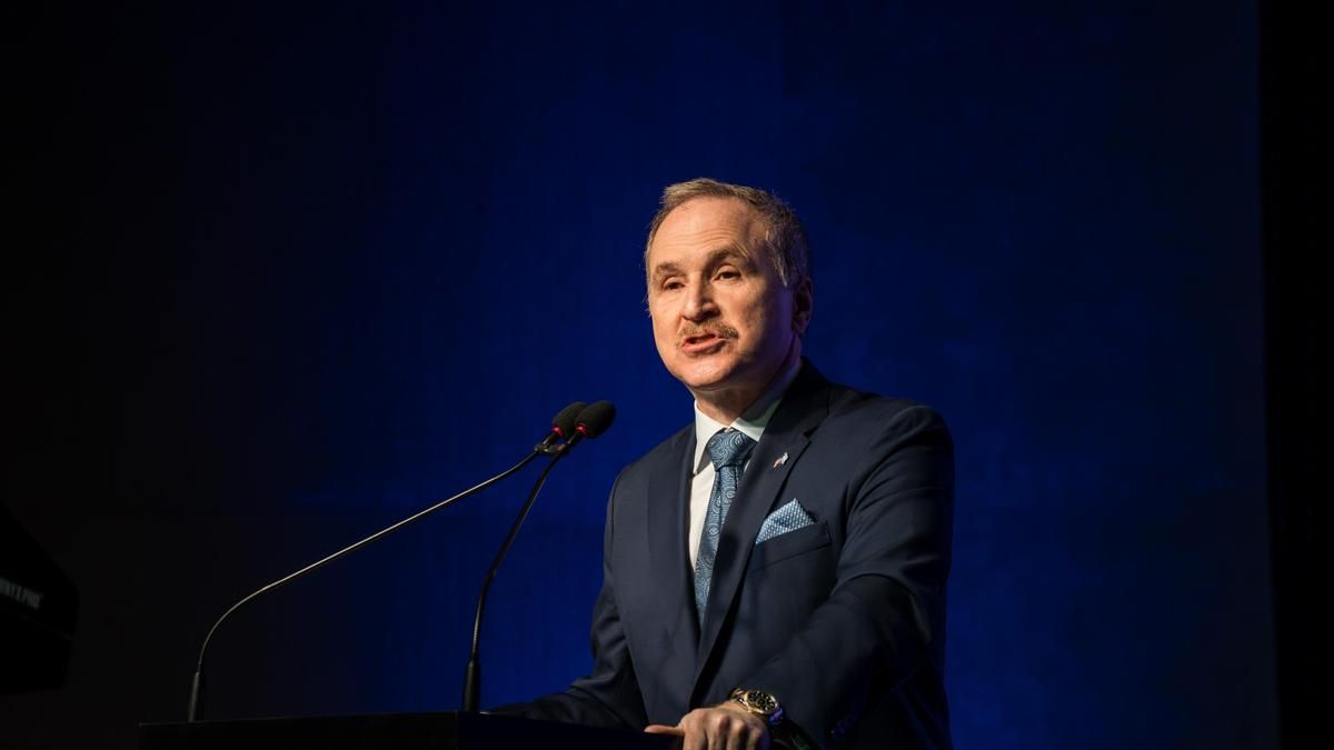 El embajador de EE.UU. acusó a la china Huawei de espionaje y advirtió que frena las inversiones en Vaca Muerta