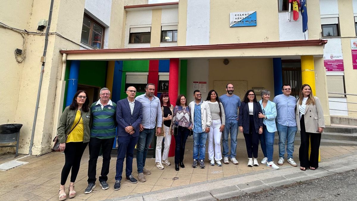 La nueva familia llegada a Corullón dentro del programa Repuebla de la Diputación de León.