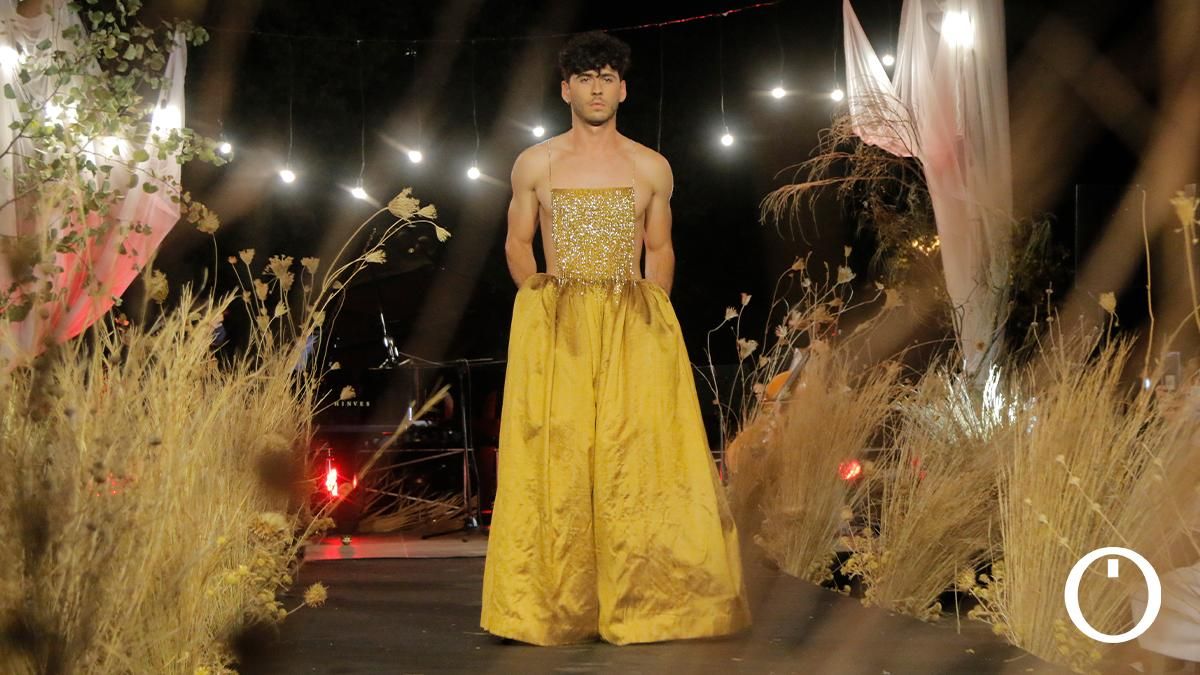 Desfile de la nueva colección de Hugo Clavelina