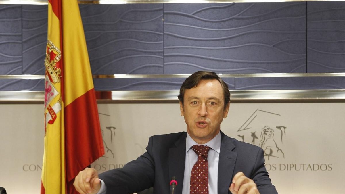 El PP acusa a socialistas franceses y españoles de "enredar" con el cumplimiento del déficit