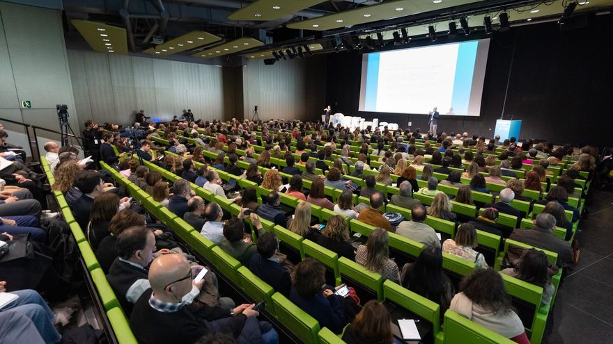 Una vista general de la sala del Palacio Euskalduna.