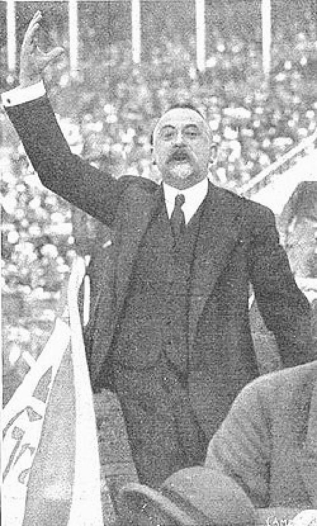 Emilio Menéndez Pallarés en un acto publico en 1917.