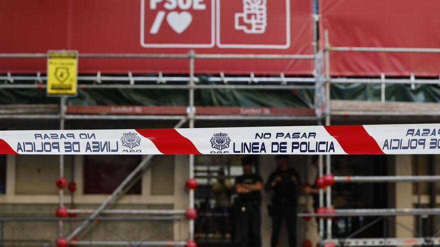 El caso Leire, que el juez Santiago Pedraz comenzó a investigar en secreto en diciembre, ha destapado una presunta trama, supuestamente financiada "con cargo a fondos" del PSOE, para "atacar la correcta dirección de las investigaciones" abiertas a la mujer y al hermano del presidente del Gobierno, Pedro Sánchez, o que pudieran perjudicar a miembros del partido. EFE/Daniel González