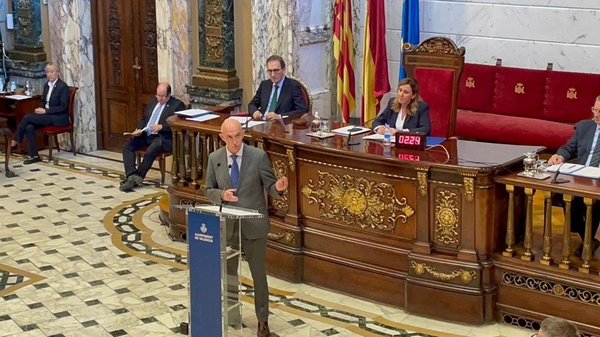 José Gosálbez, portavoz de Vox en el Ayuntamiento de València, en el pleno de este martes, 28 de octubre.