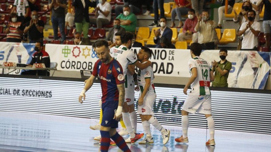 Los jugadores del Córdoba Patrimonio celebran el 3-0