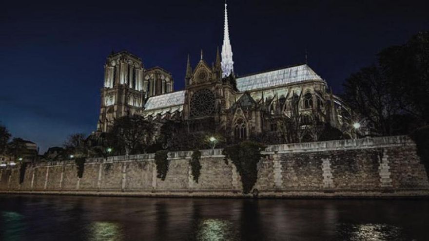 La propuesta de Raquel Santamarta para Notre Dame tras el incendio de su techumbre.