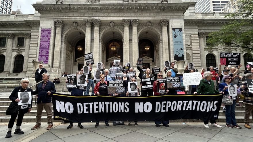 Un tribunal de apelaciones rechaza la deportación rápida de migrantes de la Administración Trump