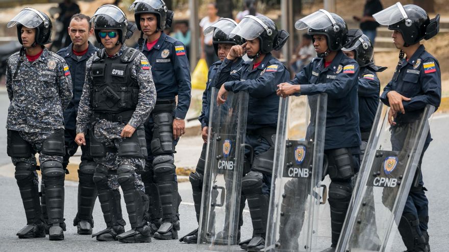 Despliegan más de 350.000 policías para vigilar las elecciones venezolanas