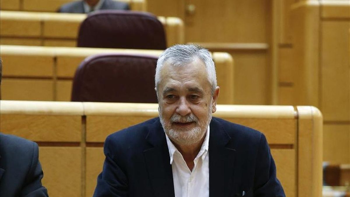 José Antonio Griñán en su escaño en el Senado