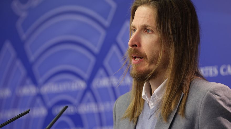 El coordinador general de Podemos en Castilla y León y coportavoz nacional de Podemos, Pablo Fernández,comparece en una rueda de prensa para analizar asuntos de actualidad política este viernes en Valladolid. EFE/ José C Castillo