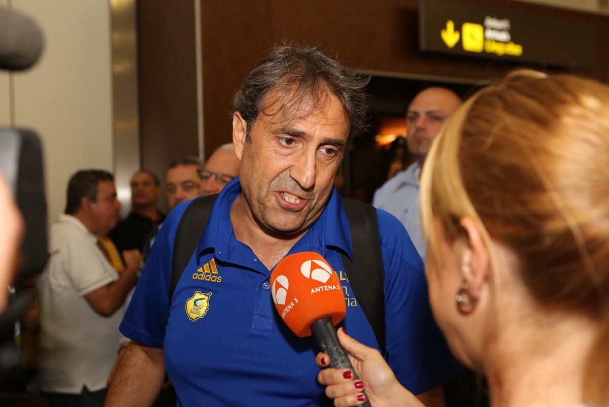 Llegada del 'Granca' al aeropuerto.