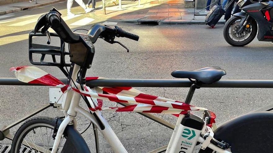 Las medidas del Ayuntamiento de Madrid para sacar Bicimad del caos: información y más equipos recogiendo bicis perdidas