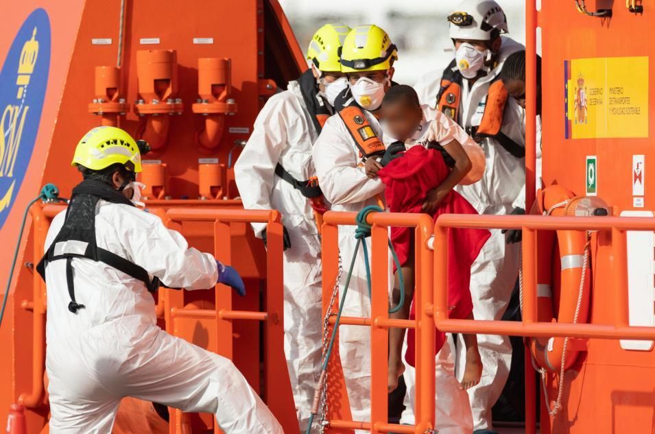 Salvamento Marítimo ha rescatado este martes a 294 migrantes, entre los que hay 18 menores.