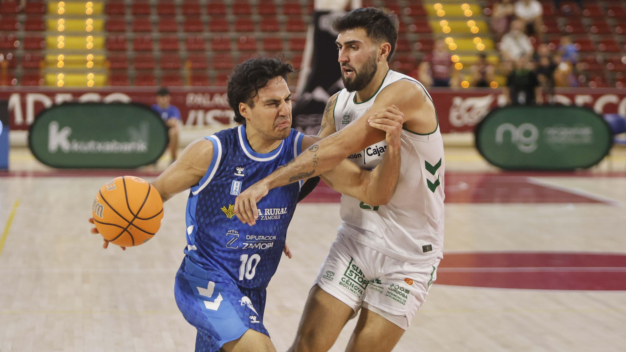 El estreno del Cajasol Coto Córdoba en Primera FEB, en imágenes