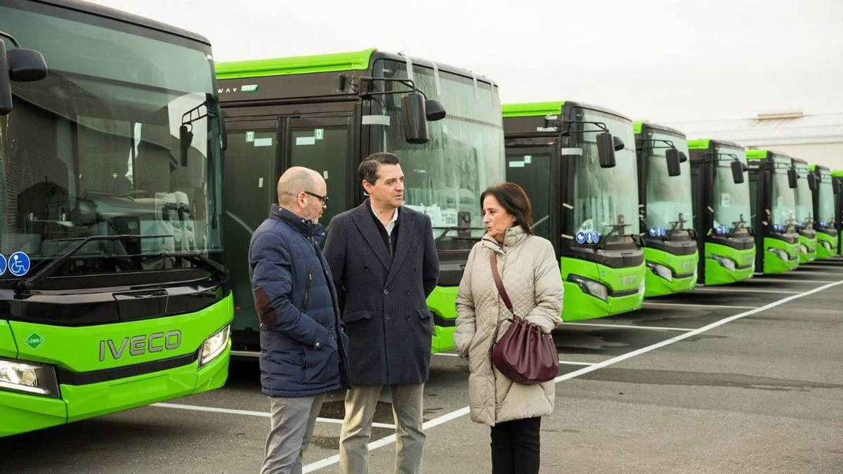 Aucorsa recibe los 15 nuevos autobuses híbridos que se incorporarán a su flota en 2026