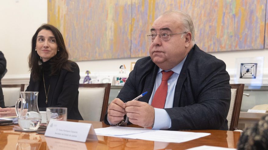 (I-D) El presidente del Consejo General del Poder Judicial (CGPJ), Rafael Mozo, la ministra de Justicia, Pilar Llop, y el secretario de Estado de Justicia, Tontxu Rodríguez.