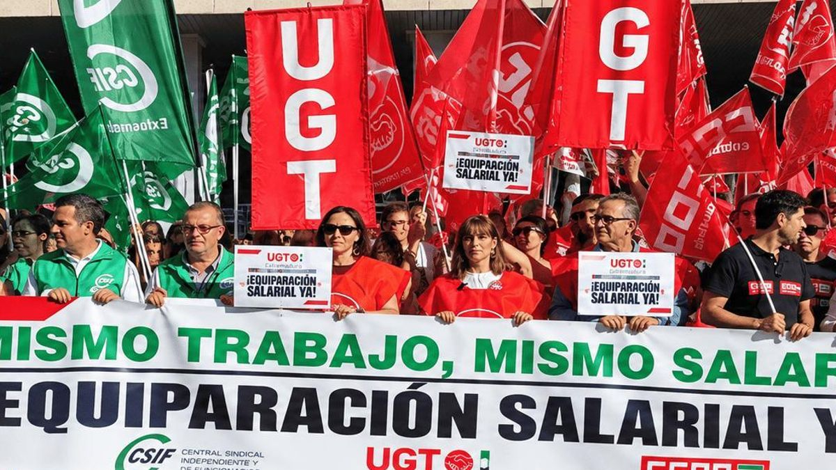 CSIF, UGT y CCOO mantienen la huelga de empleados públicos en Extremadura a la espera de "cifras concretas" el 15 de octubre