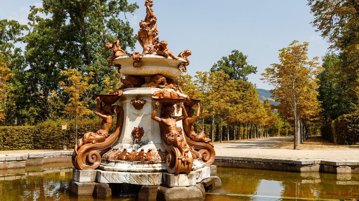 El mejor momento para visitar los jardines del Palacio de Versalles español: comienza su temporada de fuentes