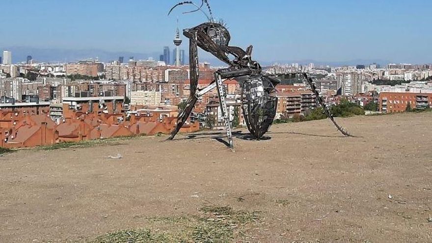El Ayuntamiento de Madrid desmonta toda iniciativa popular: ni la hormiga obrera, ni el Bosque Urbano de Barajas ni el mural de Lucrecia
