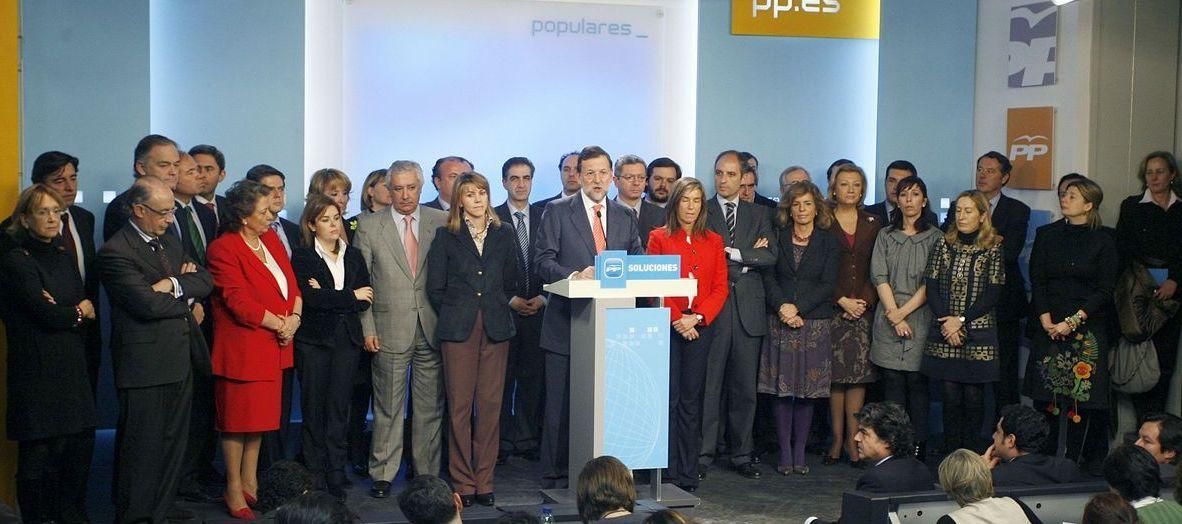 Rajoy y la cúpula del PP de cuerpo presente anuncian en 2009 que la Gürtel no es un caso de corrupción, sino una conspiración contra el partido.