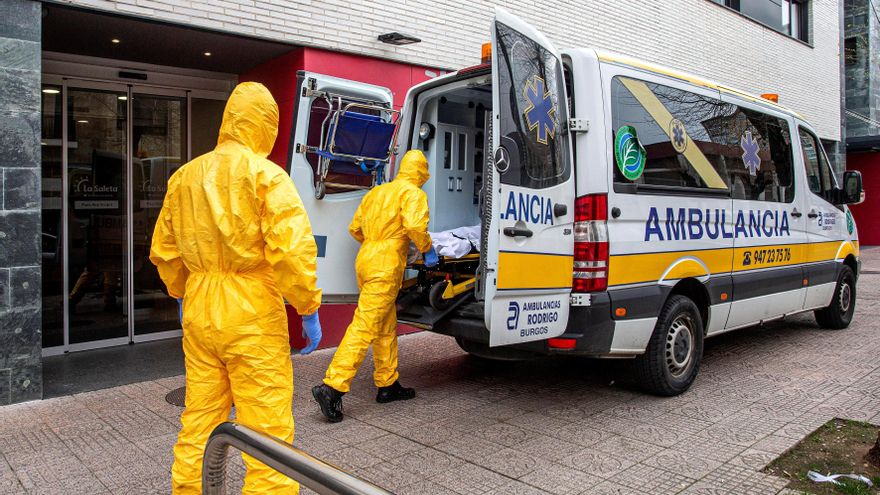 El Colegio de Médicos de Burgos acusa a los sanitarios de provocar "un exceso de muerte en soledad" en la pandemia