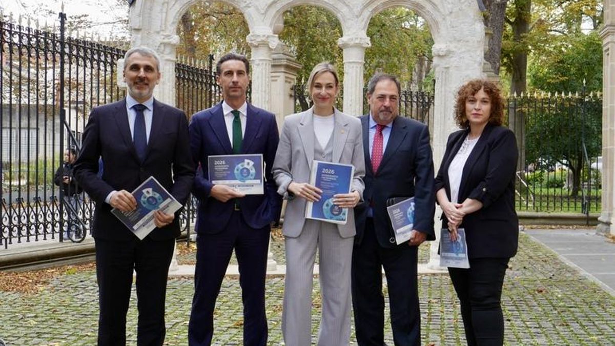 La consejera Ubarretxena promete recursos para inteligencia artificial, radio digital y la nueva sede en Vitoria