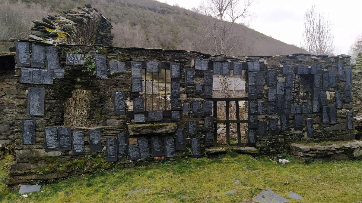 Pared de la poesía en Primout